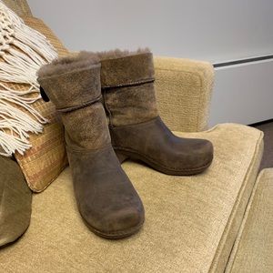 Dansko bootie size 37 fur lined button cuff